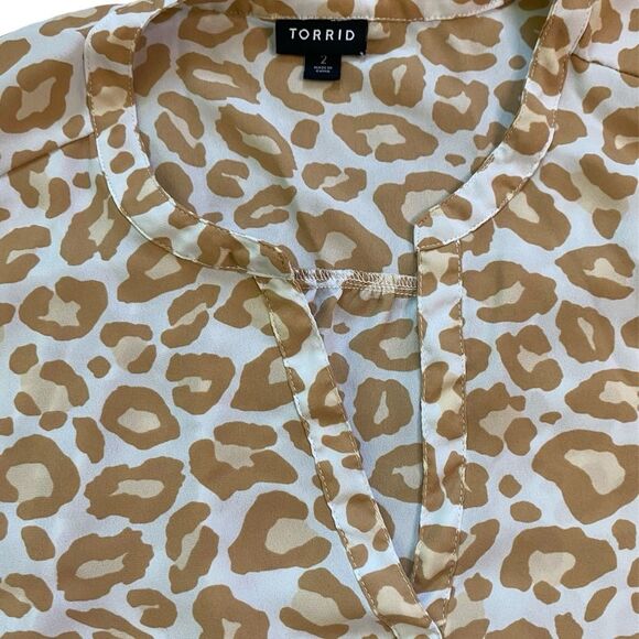 Torrid Tan and White Leopard Print Hi-Low Georgette Long Sleeve Blouse - Picture 4 of 7